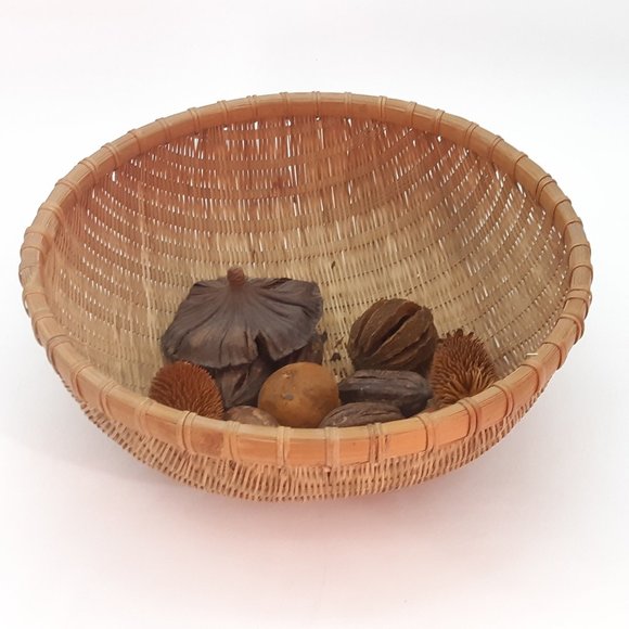 African Rattan Basket and Dried Display Objects - Picture 3 of 11